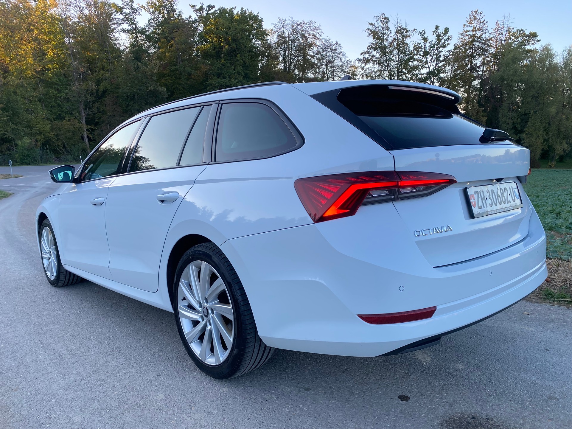 SKODA Octavia Combi 2.0 TDI DSG Style 4x4-image-3