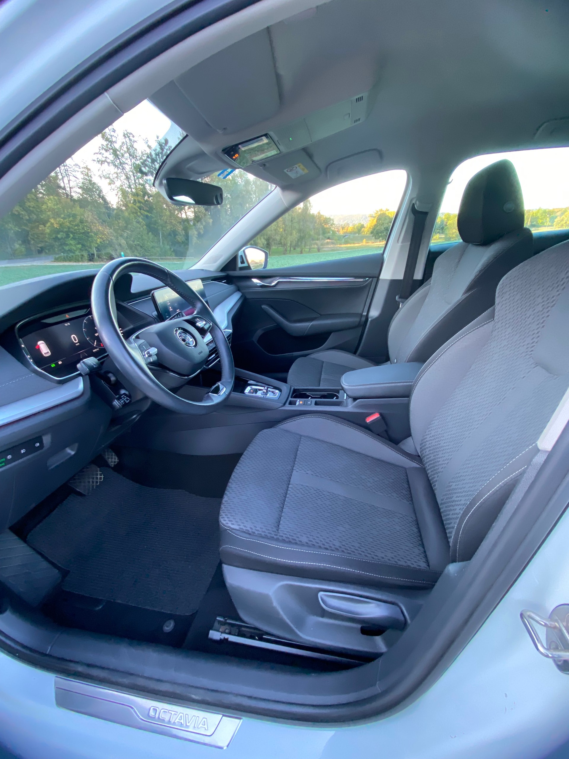 SKODA Octavia Combi 2.0 TDI DSG Style 4x4-image-8