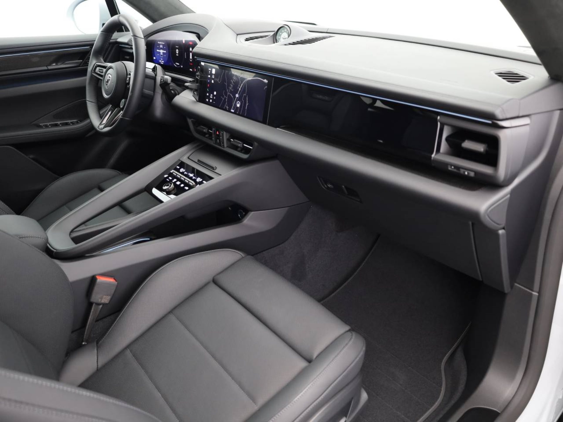 PORSCHE Macan Turbo-image-15