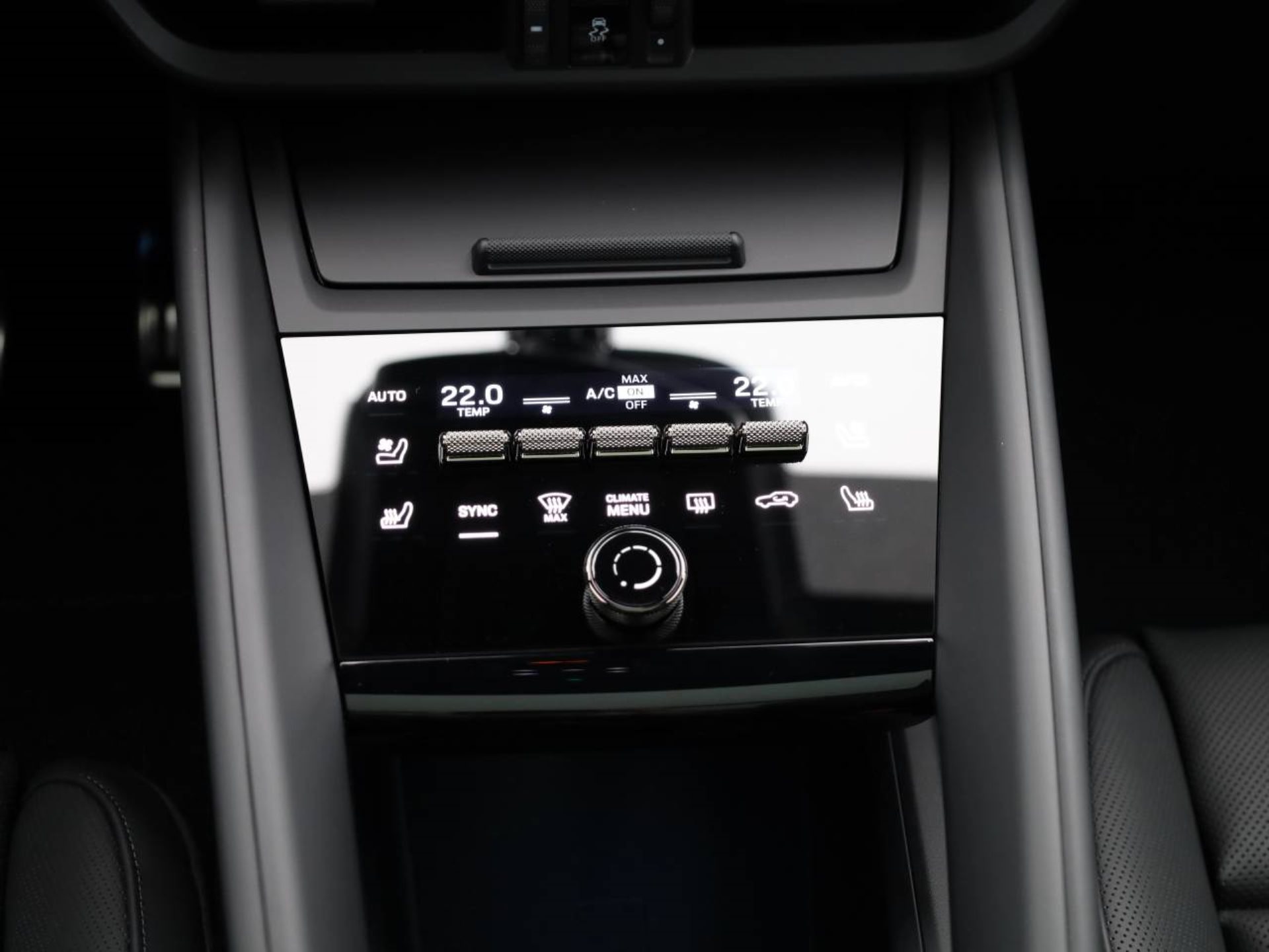 PORSCHE Macan Turbo-image-12