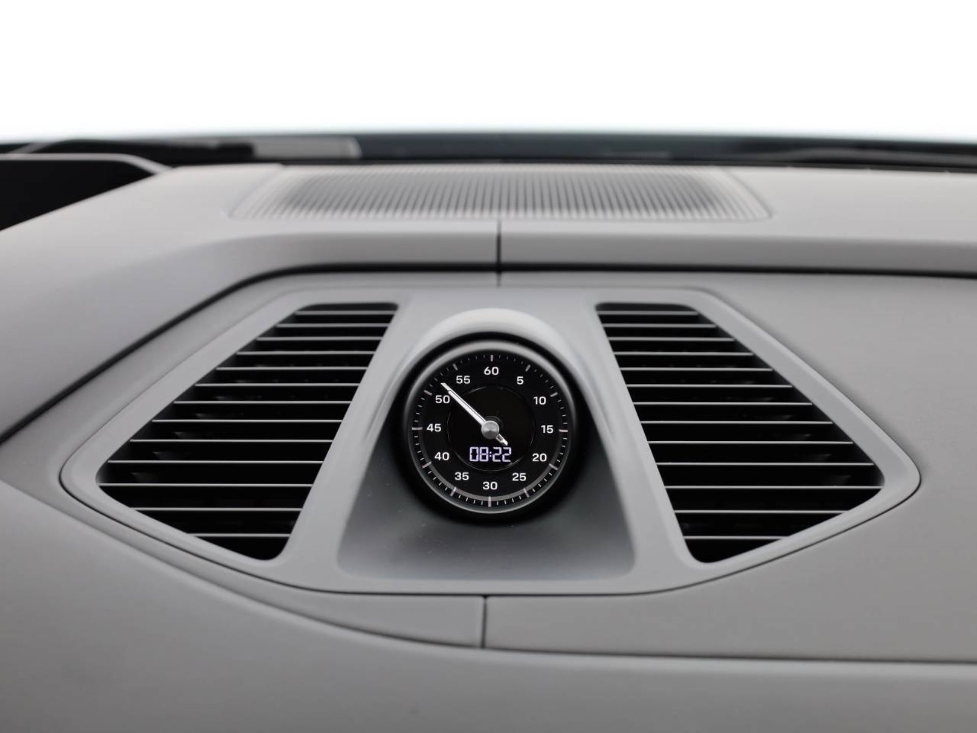 PORSCHE Macan Turbo-image-11