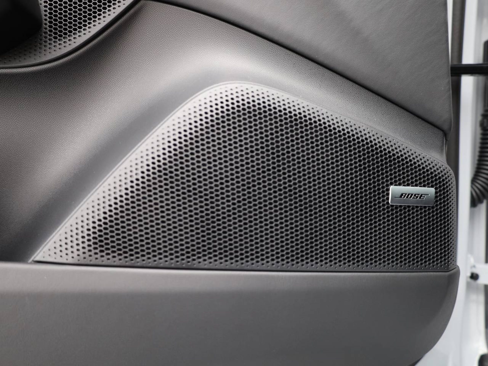 PORSCHE Macan Turbo-image-18