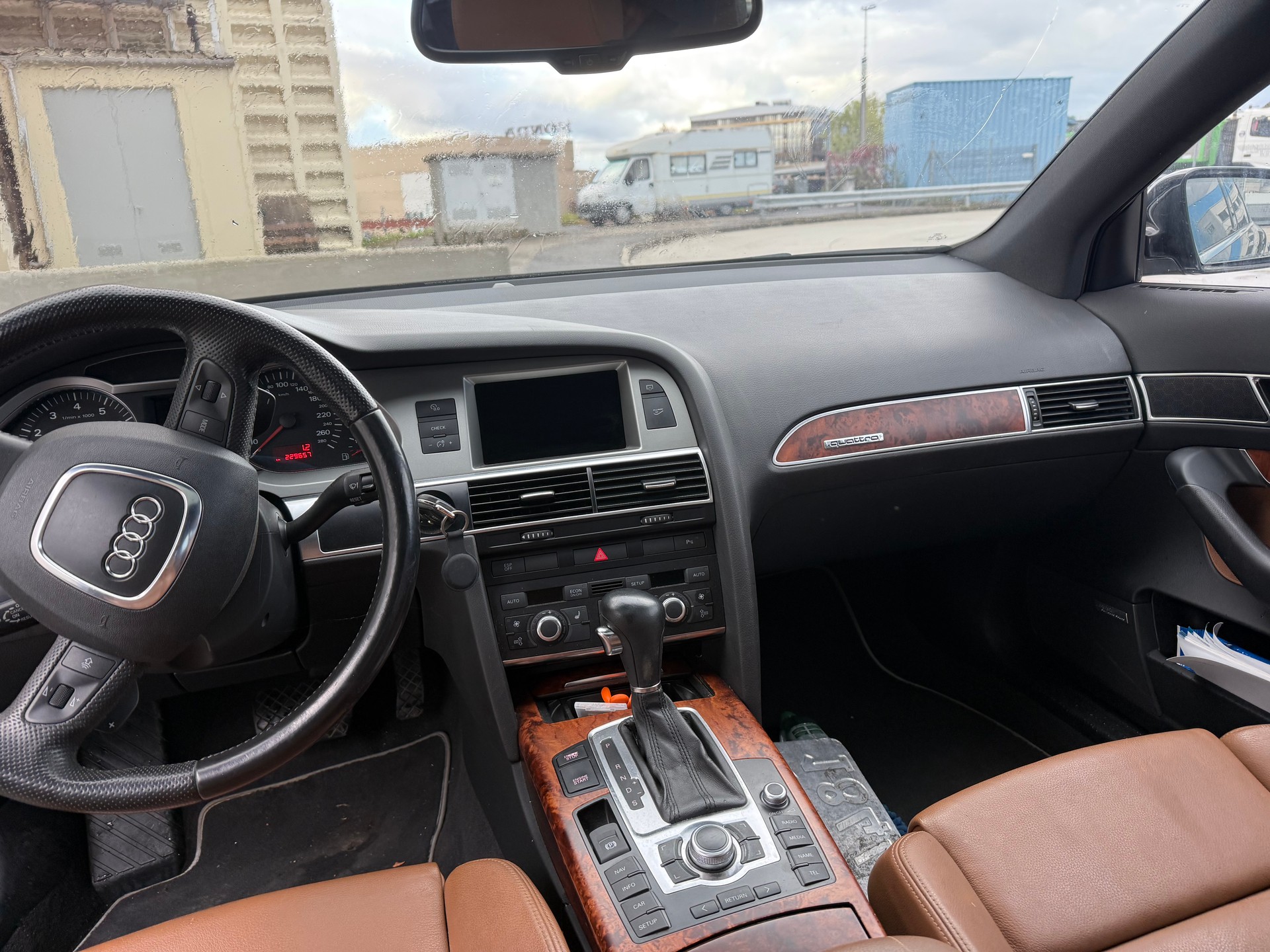 AUDI A6 Avant 4.2 V8 FSI quattro tiptronic-image-3