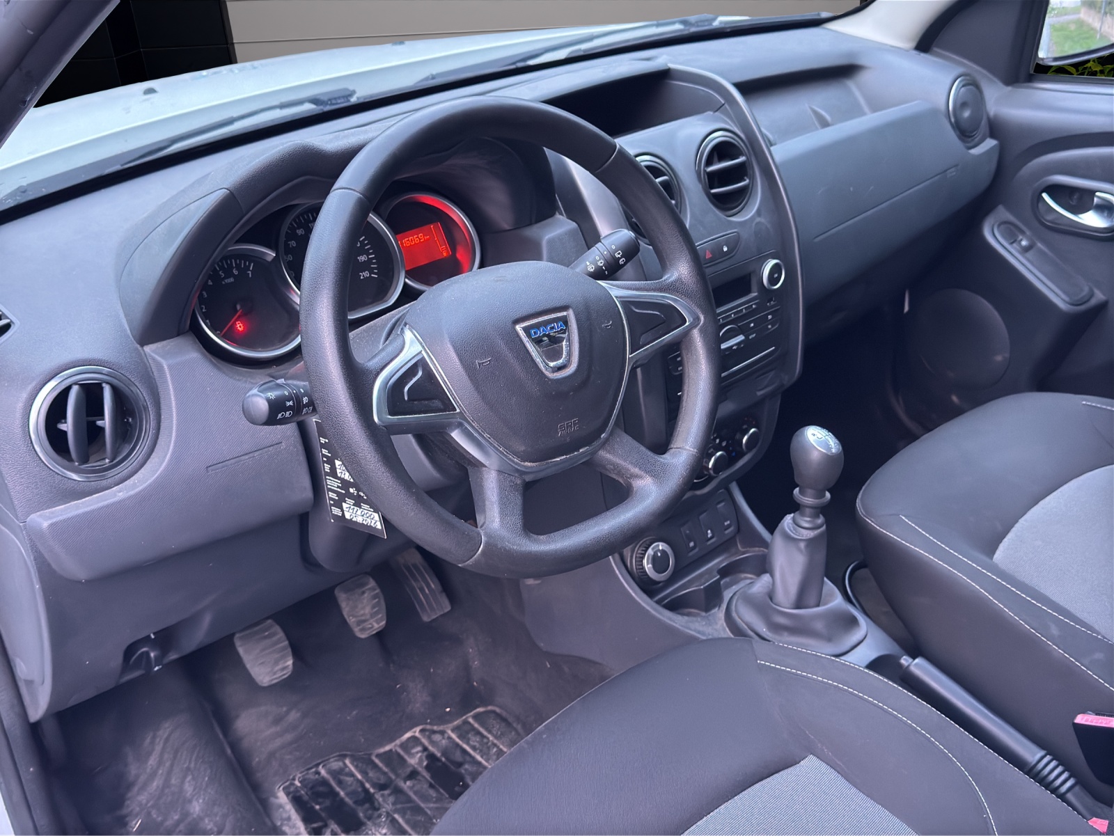 DACIA Duster 1.2 T Essential 4x4-image-6