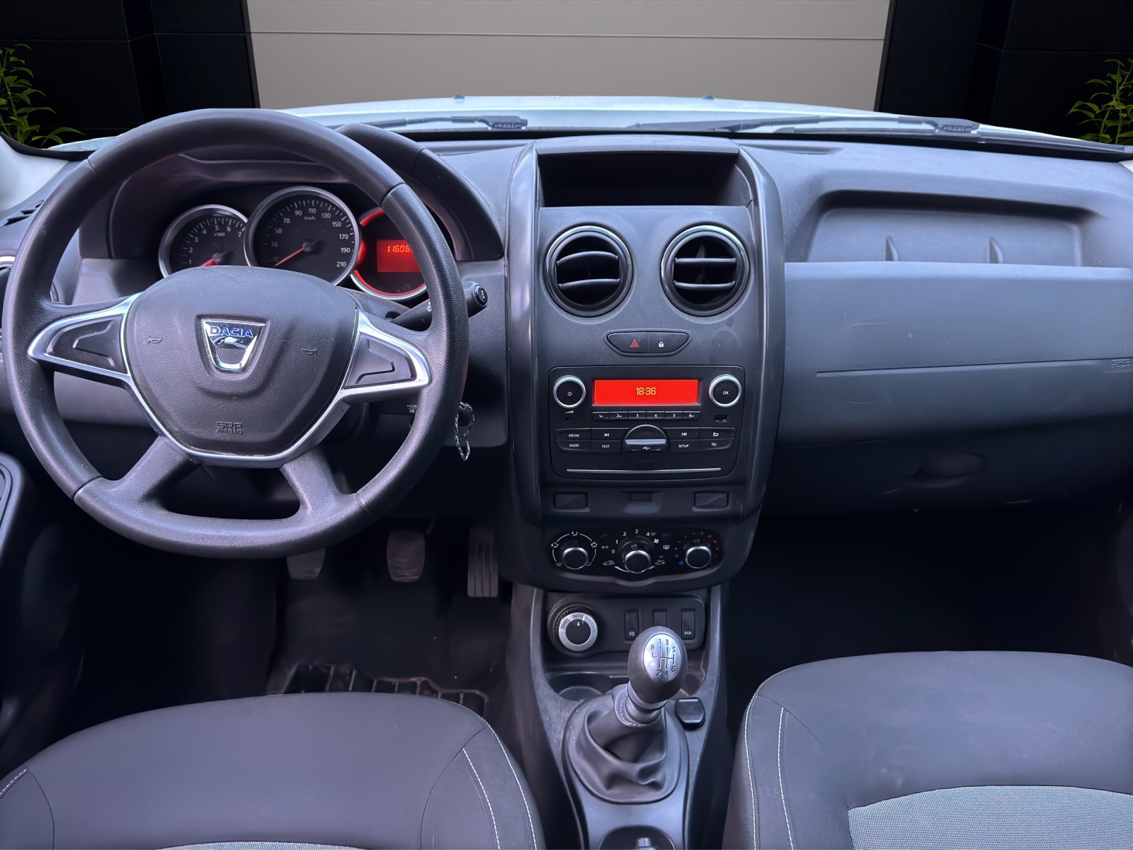 DACIA Duster 1.2 T Essential 4x4-image-8