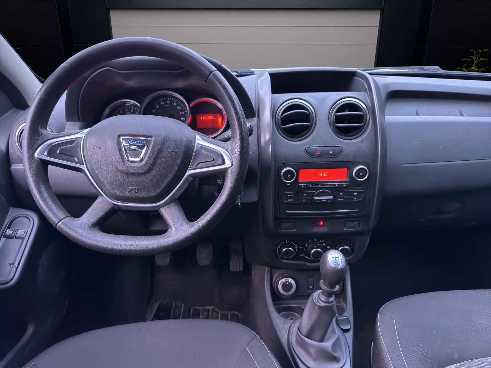 DACIA Duster 1.2 T Essential 4x4-image-9