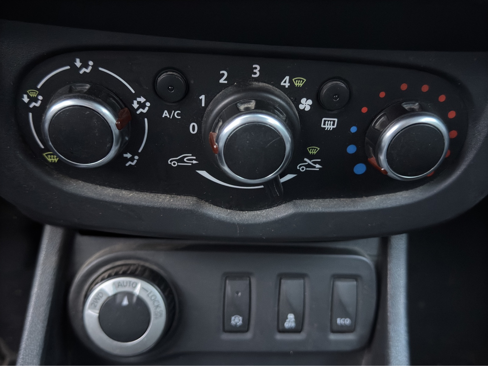 DACIA Duster 1.2 T Essential 4x4-image-11