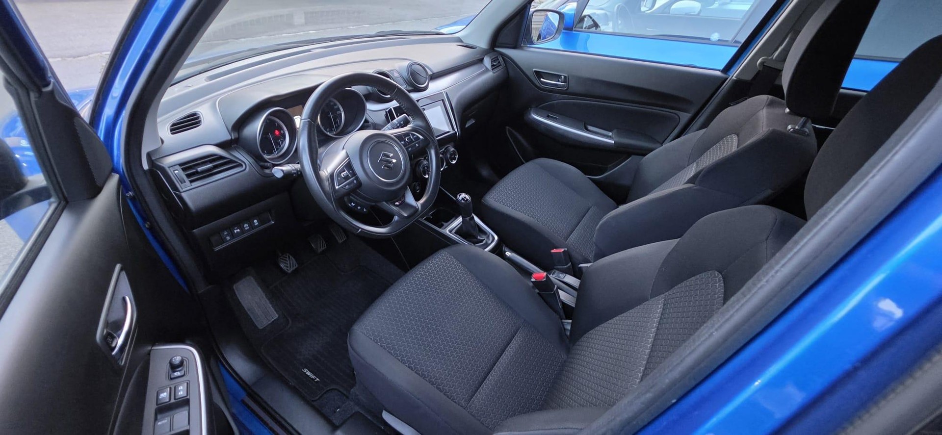 SUZUKI Swift 1.2 Piz Sulai Top Hybrid 4x4-image-3