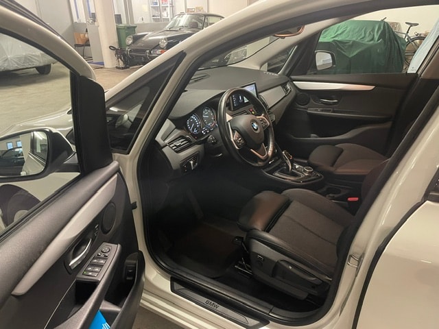 BMW 220d xDrive Gran Tourer Steptronic Sport Line-image-4