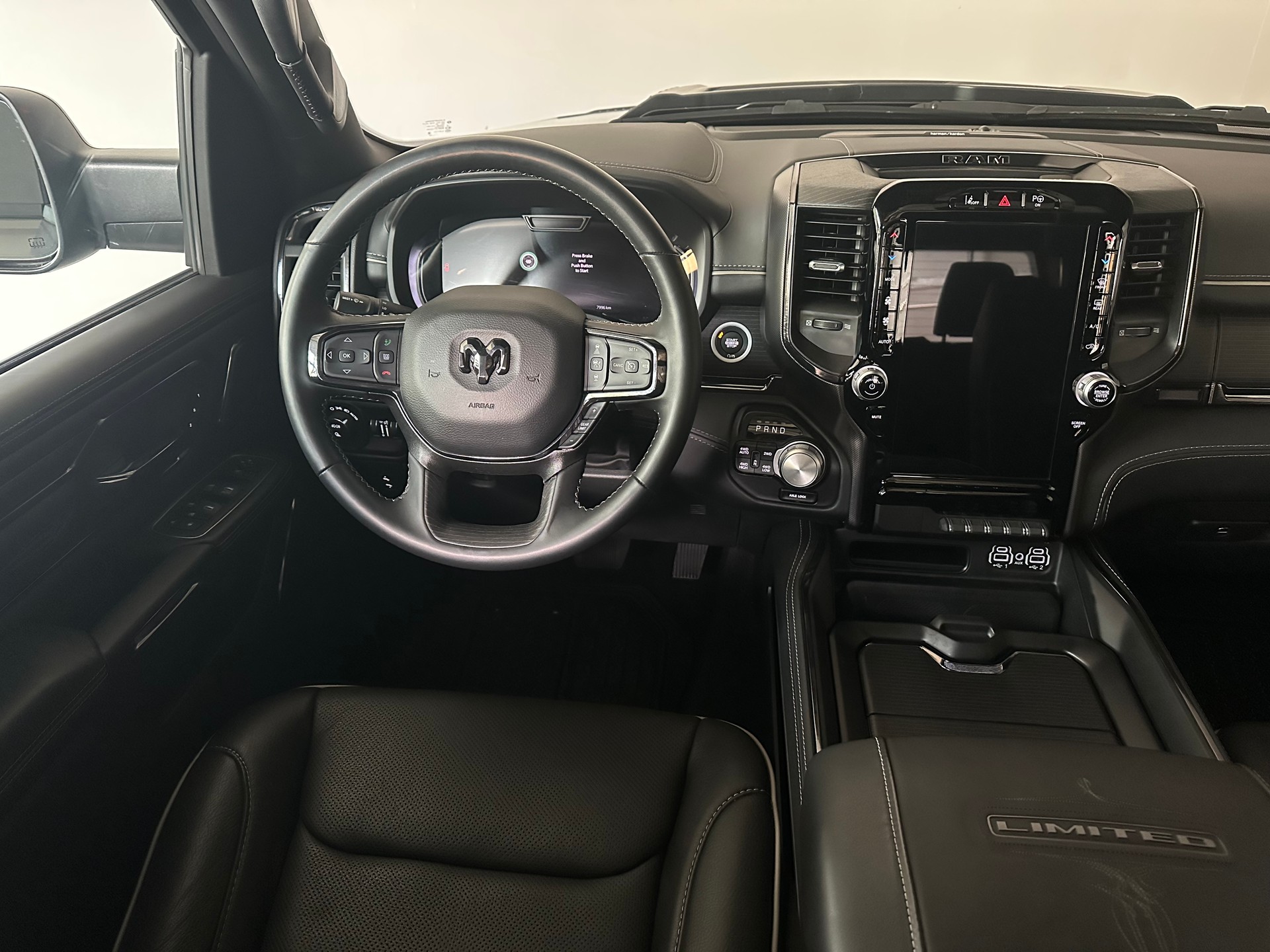 DODGE RAM 1500 Limited Night Edition-image-6