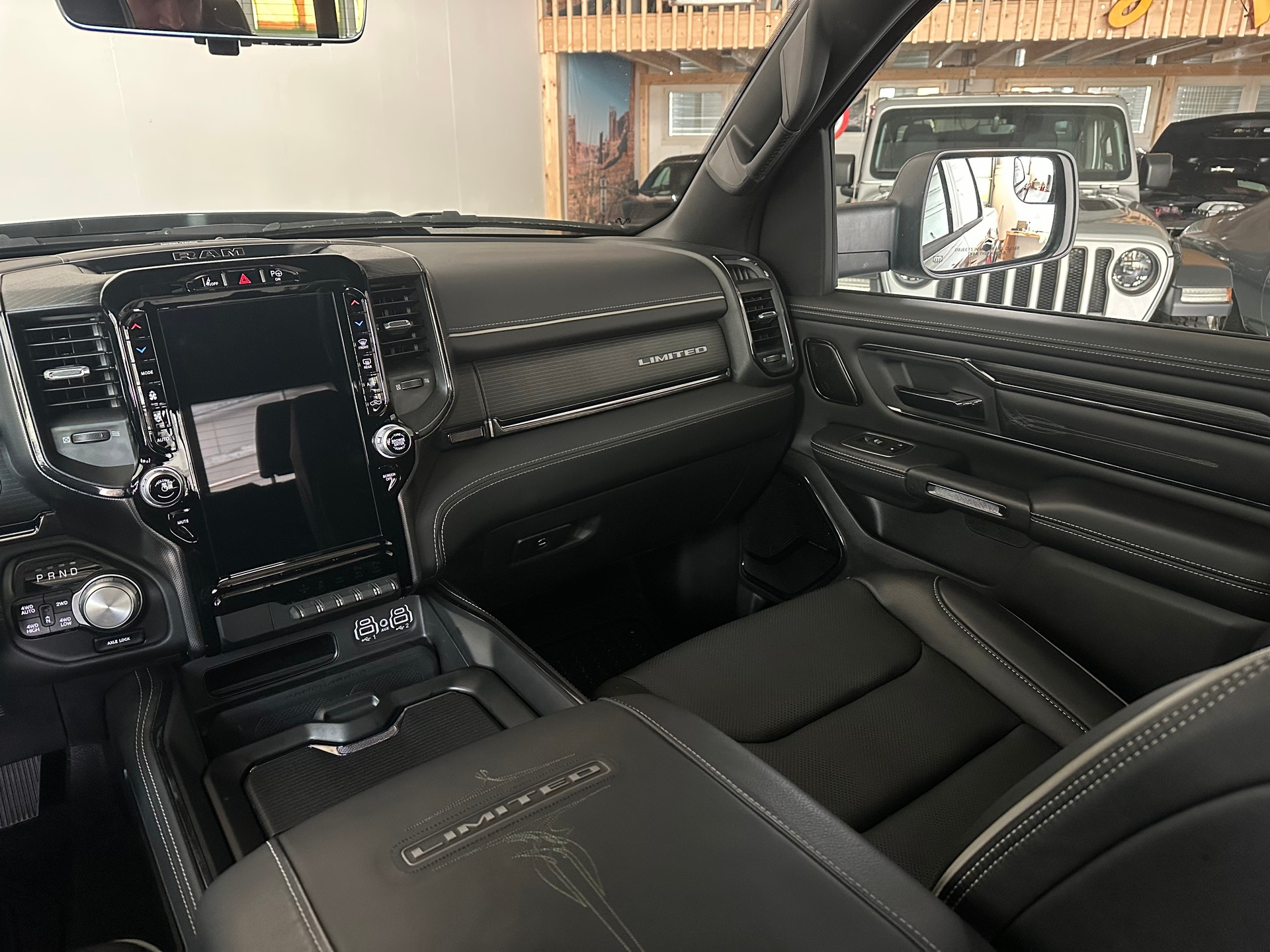 DODGE RAM 1500 Limited Night Edition-image-7