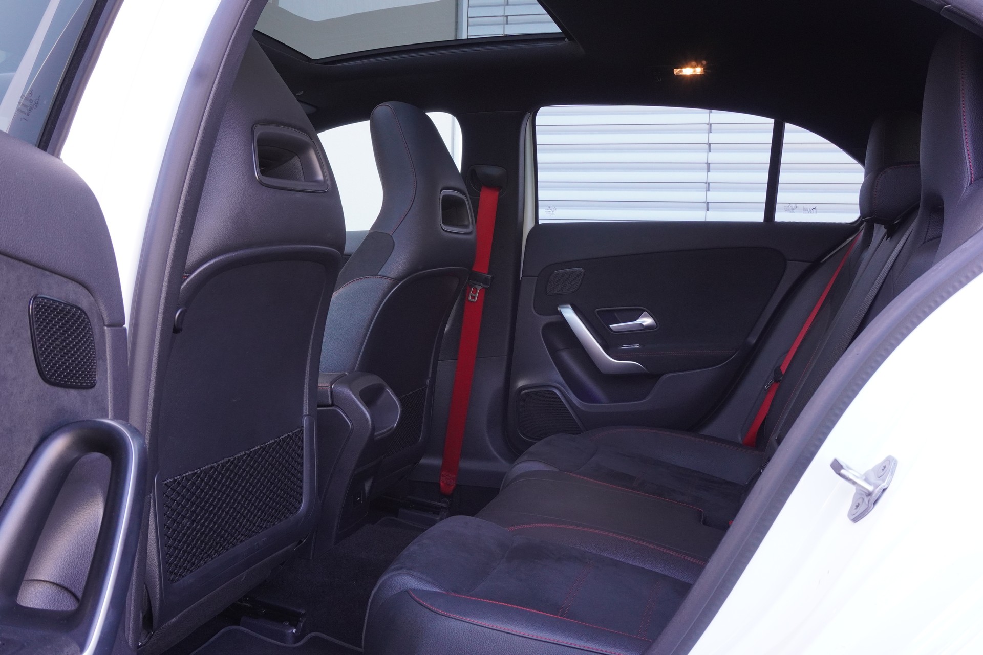 MERCEDES-BENZ A 45 AMG 4Matic+ Speedshift-image-14