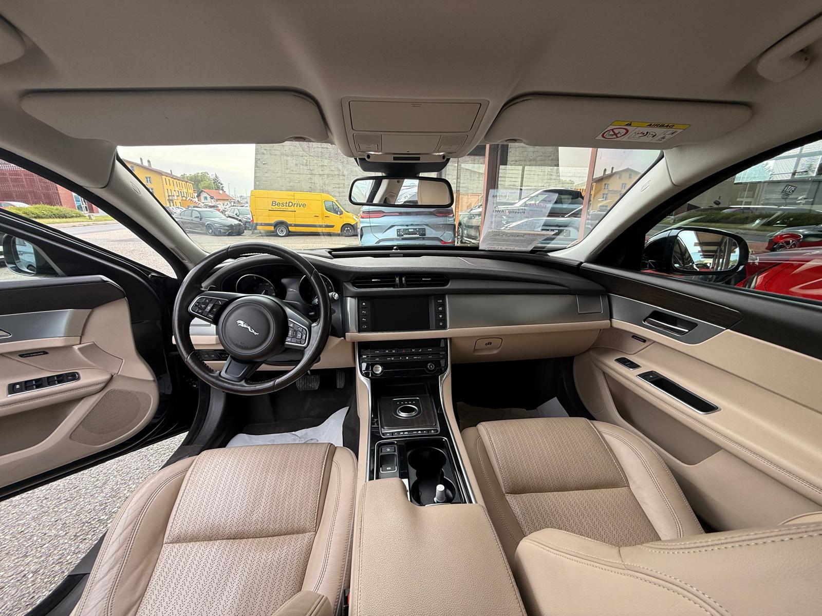 JAGUAR XF 35t Prestige AWD-image-8