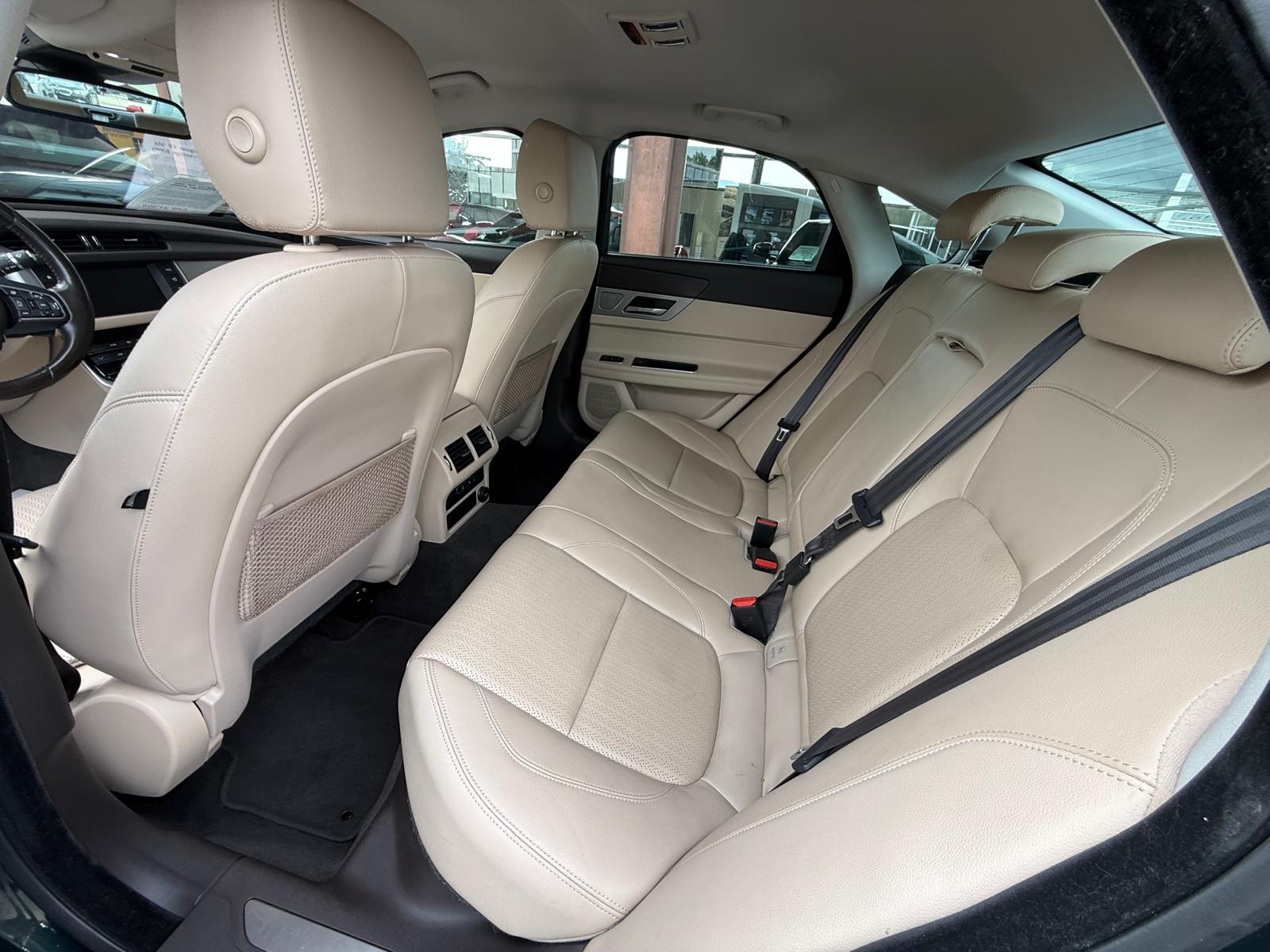 JAGUAR XF 35t Prestige AWD-image-7