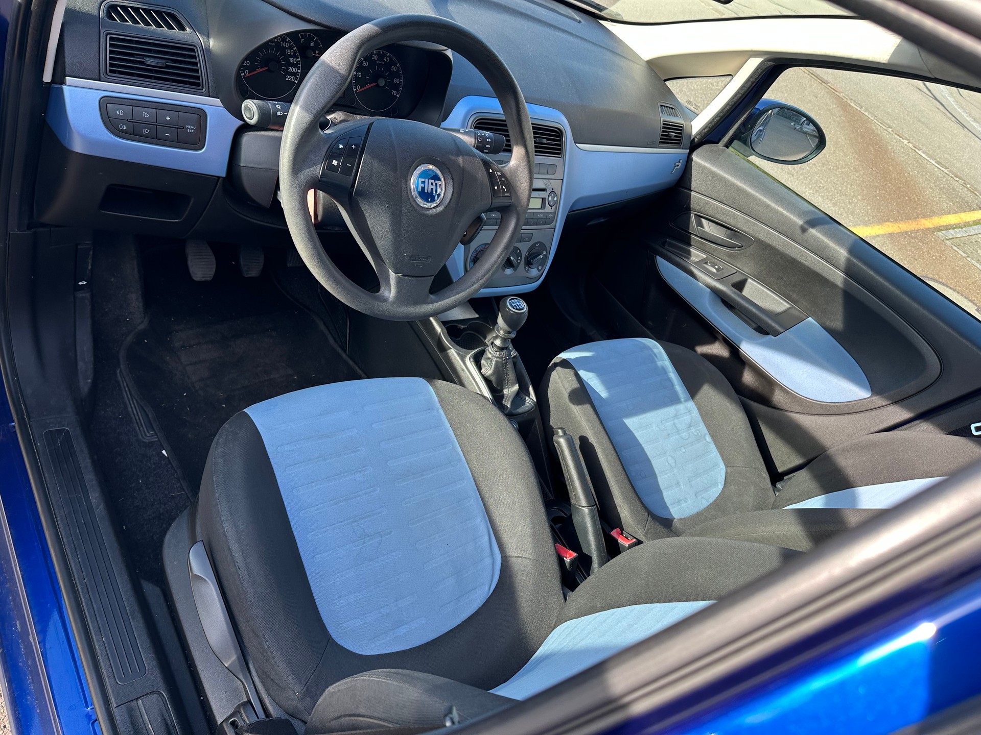 FIAT Punto 1.4 16V Dynamic-image-10