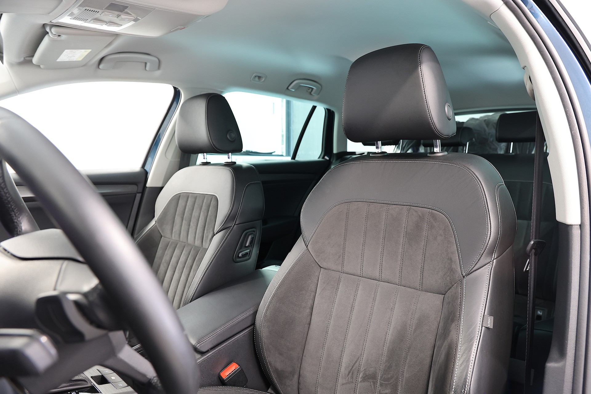 SKODA Superb Combi 2.0 TDi Style DSG-image-6