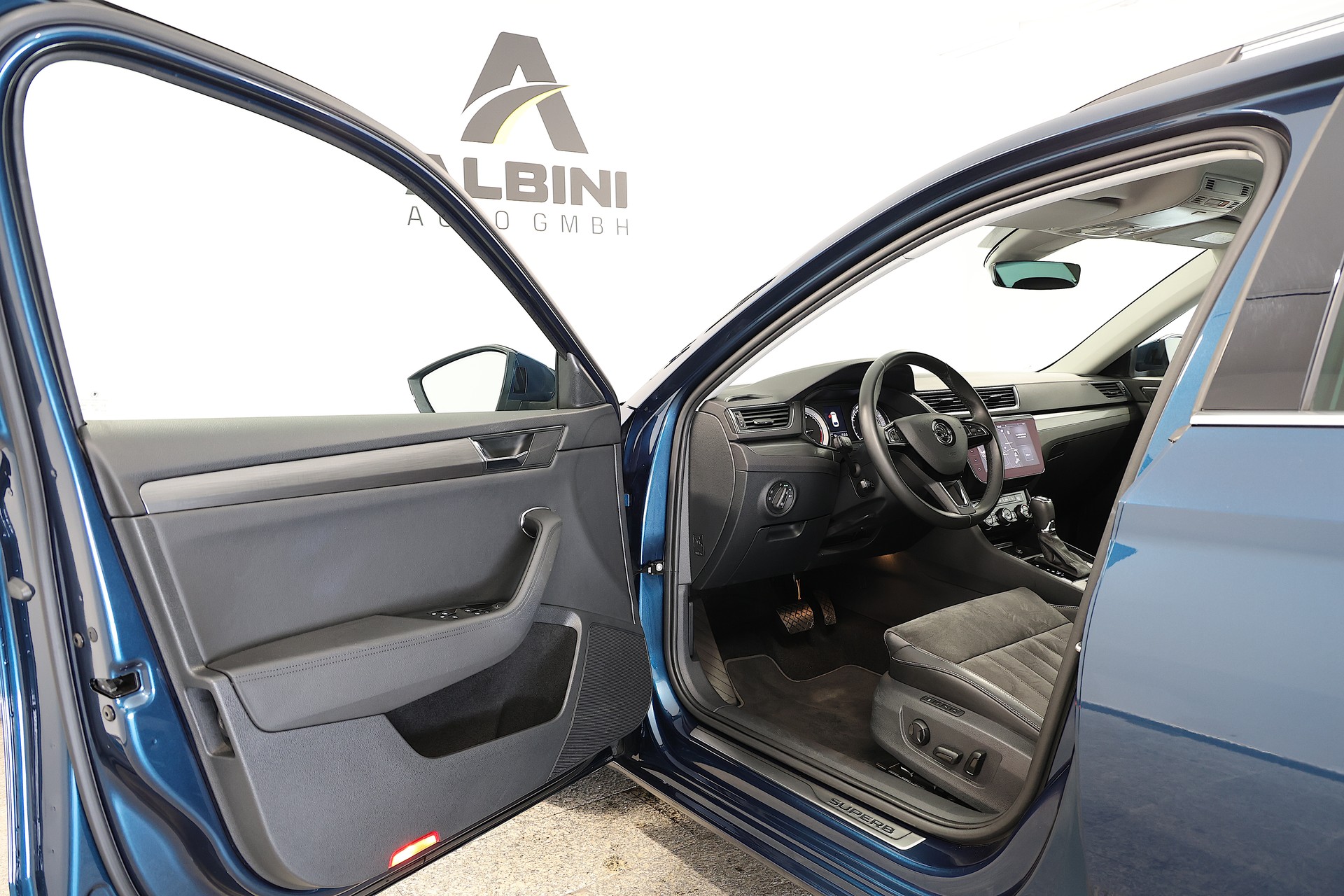SKODA Superb Combi 2.0 TDi Style DSG-image-4