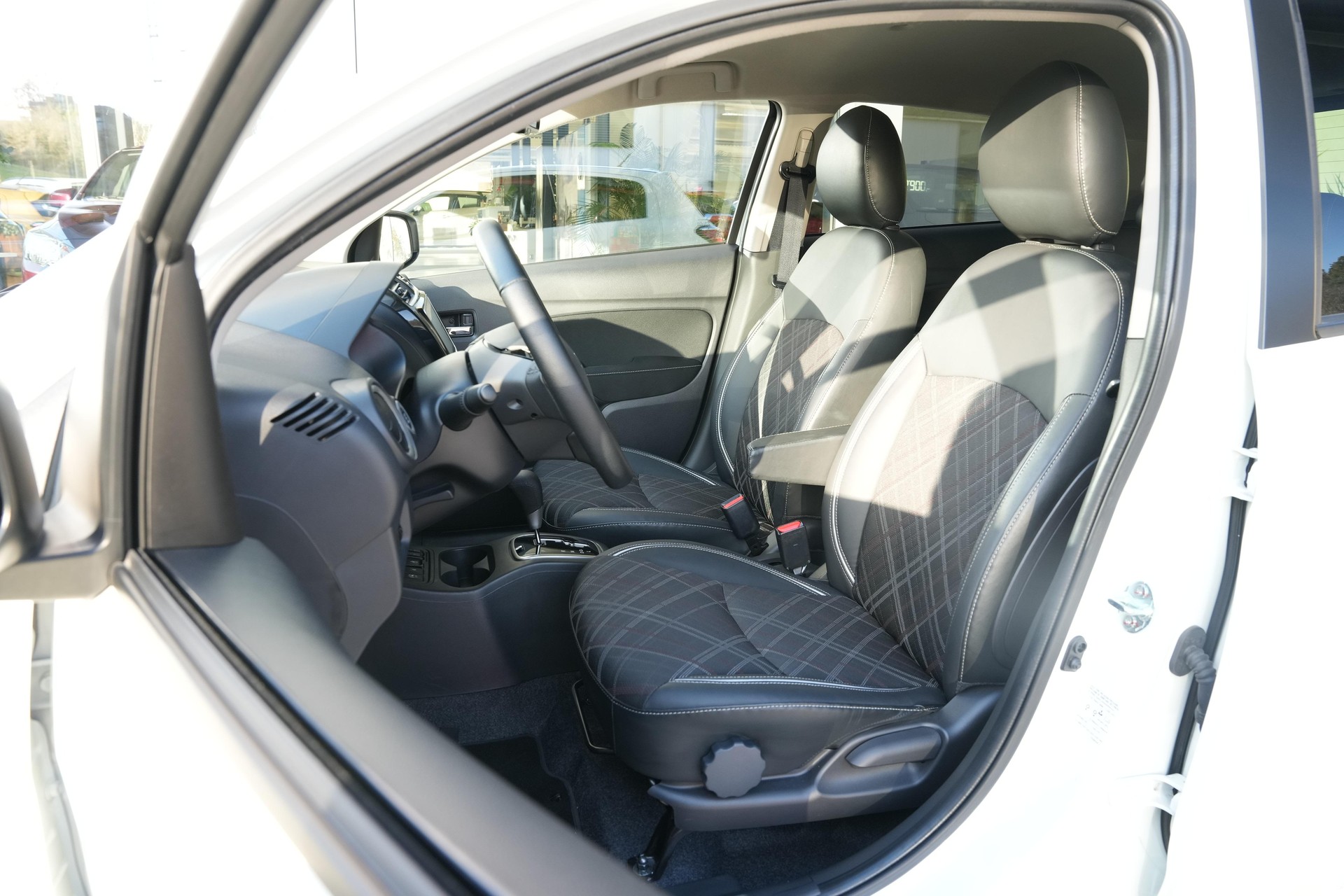 MITSUBISHI Space Star 1.2 MIVEC Intense+-image-6
