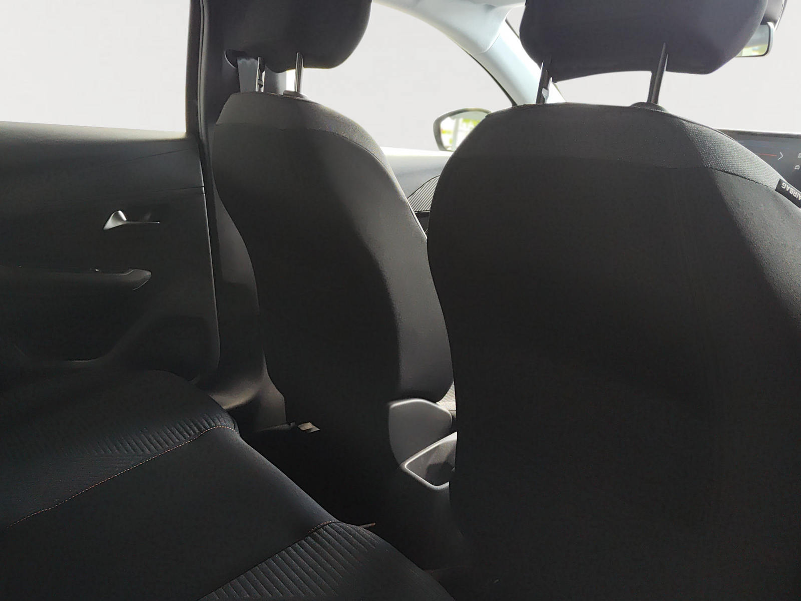 PEUGEOT 208 1.2 MHEV 110 Style-image-10