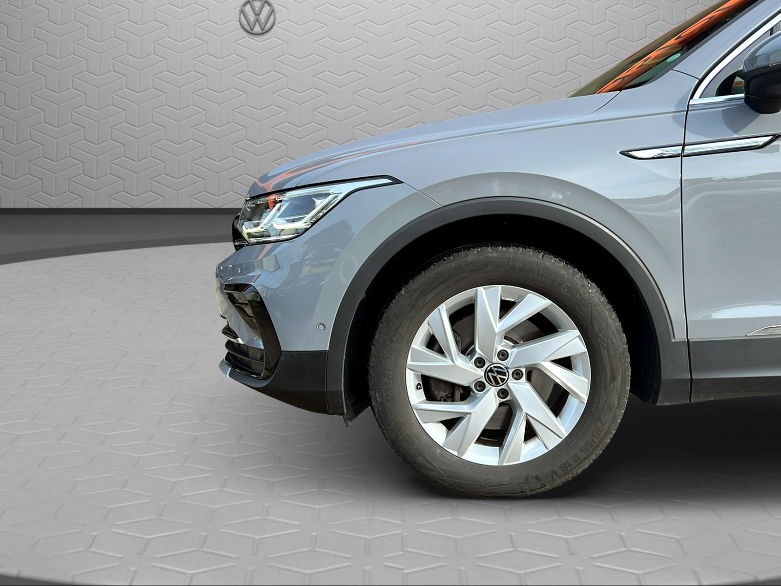 VW Tiguan 2.0TSI Elegance 4Motion DSG-image-5