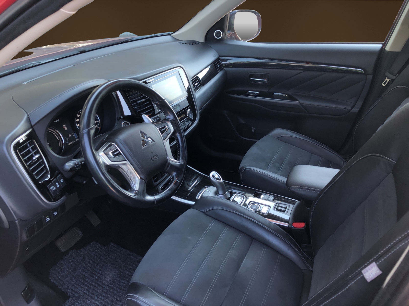 MITSUBISHI Outlander 2.0 PHEV Style-image-4