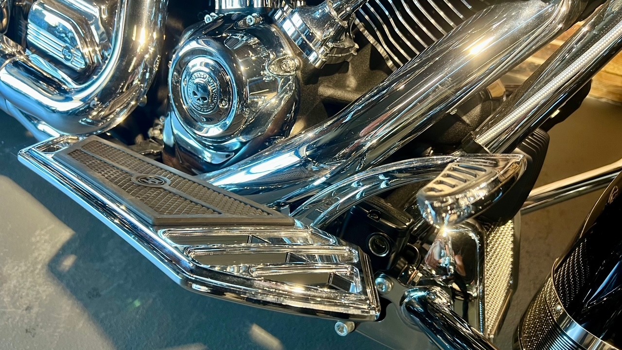 HARLEY-DAVIDSON FLHR Road King 107 ABS-image-11