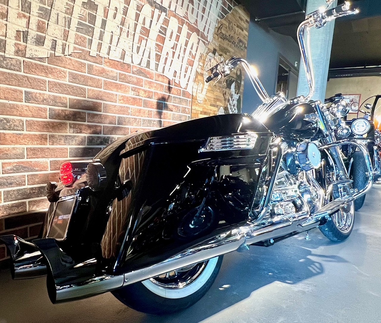 HARLEY-DAVIDSON FLHR Road King 107 ABS-image-4