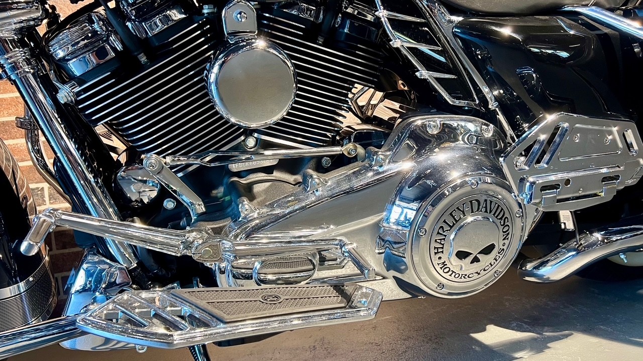 HARLEY-DAVIDSON FLHR Road King 107 ABS-image-14