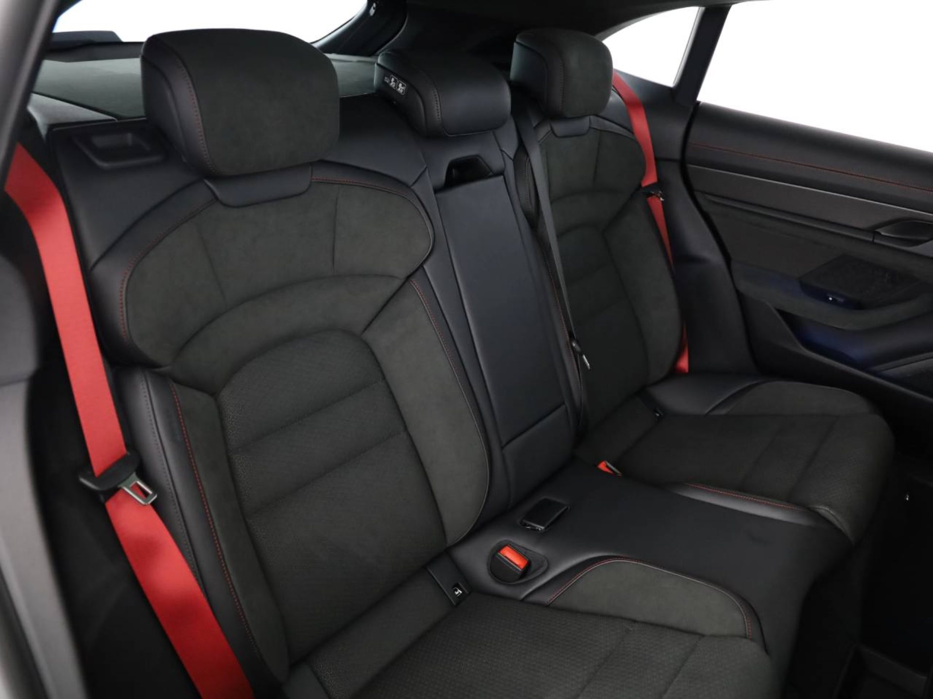 PORSCHE Taycan GTS Sport Turismo-image-19