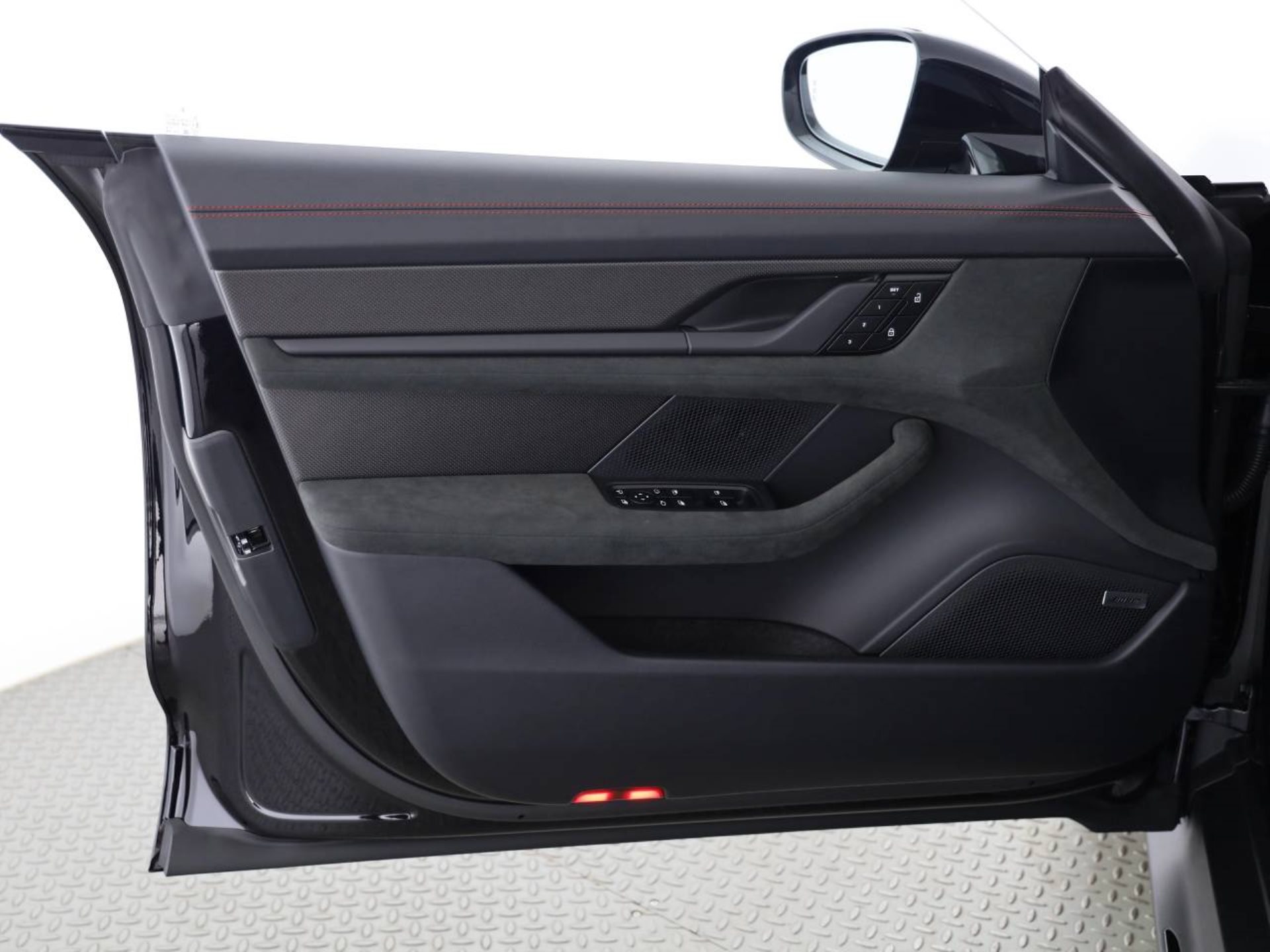 PORSCHE Taycan GTS Sport Turismo-image-17