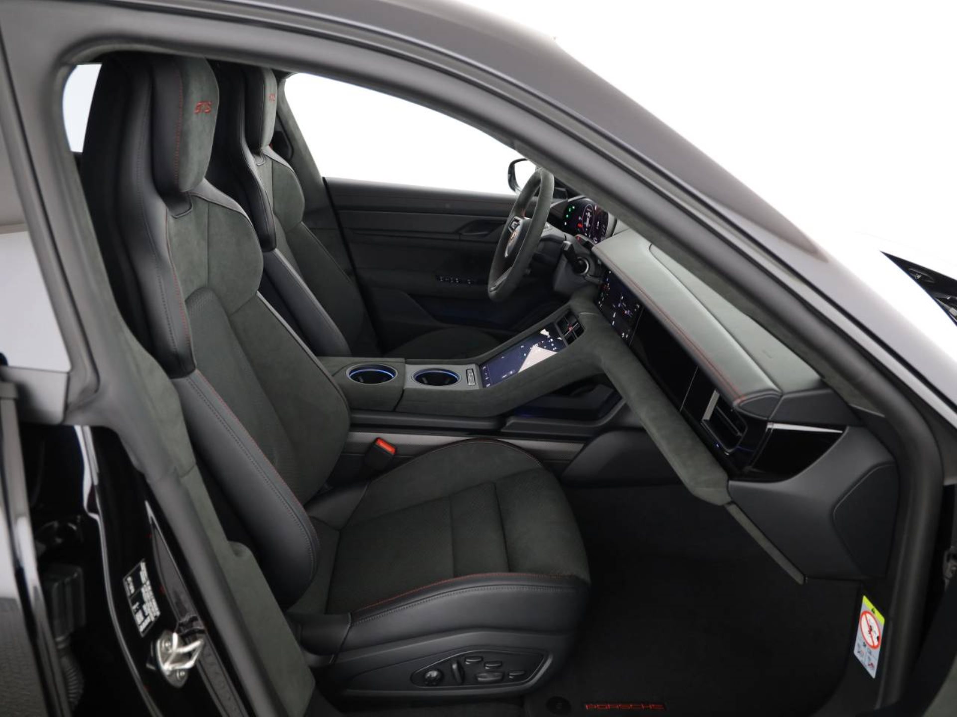 PORSCHE Taycan GTS Sport Turismo-image-15