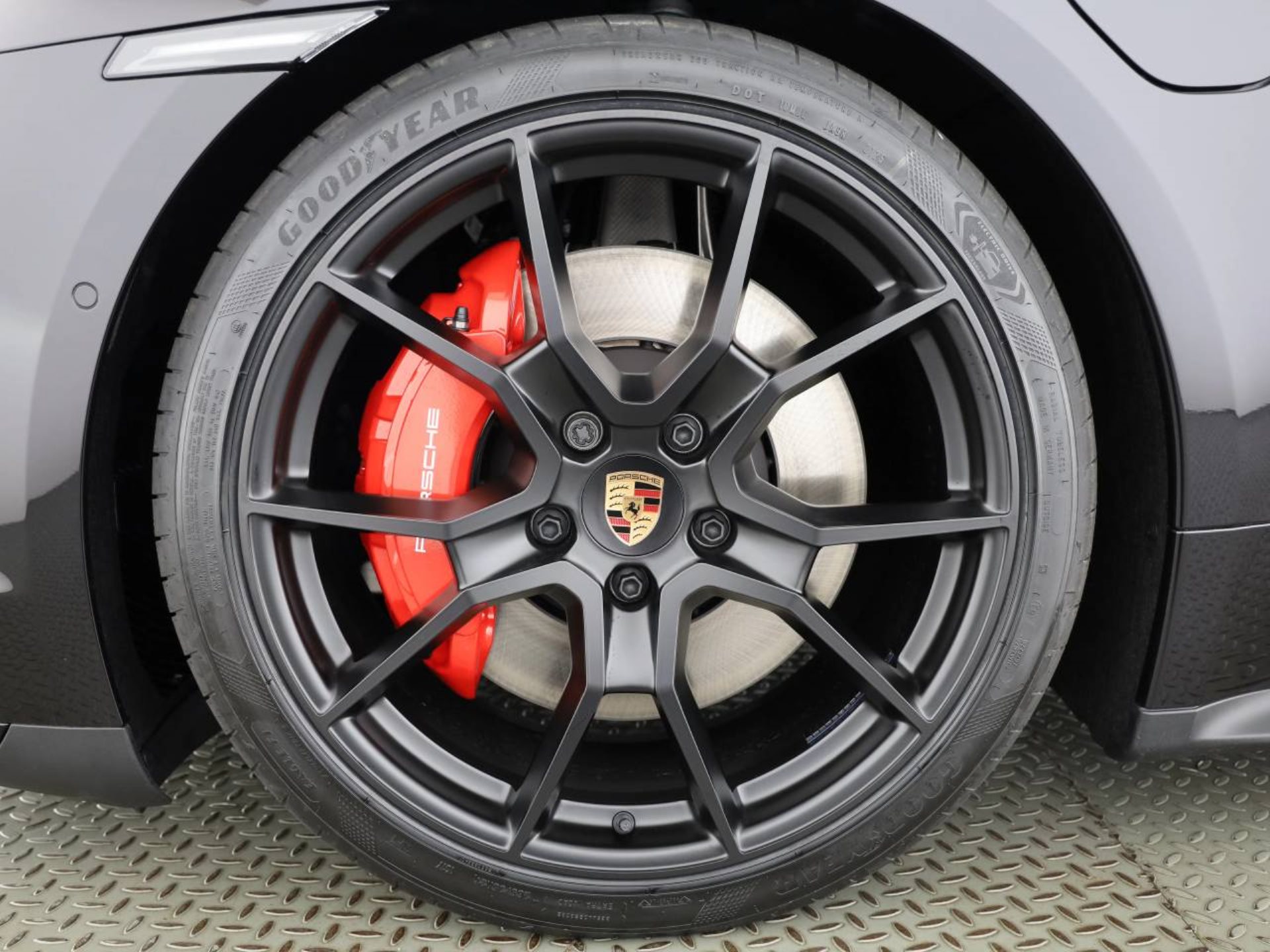 PORSCHE Taycan GTS Sport Turismo-image-5