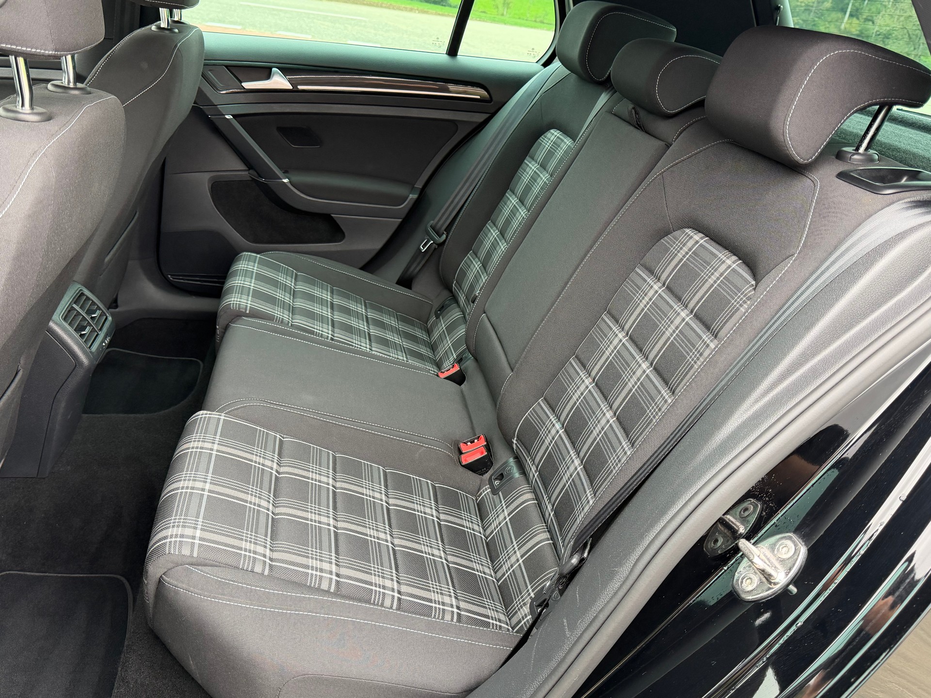 VW Golf VII 2.0 TDI GTD-image-12