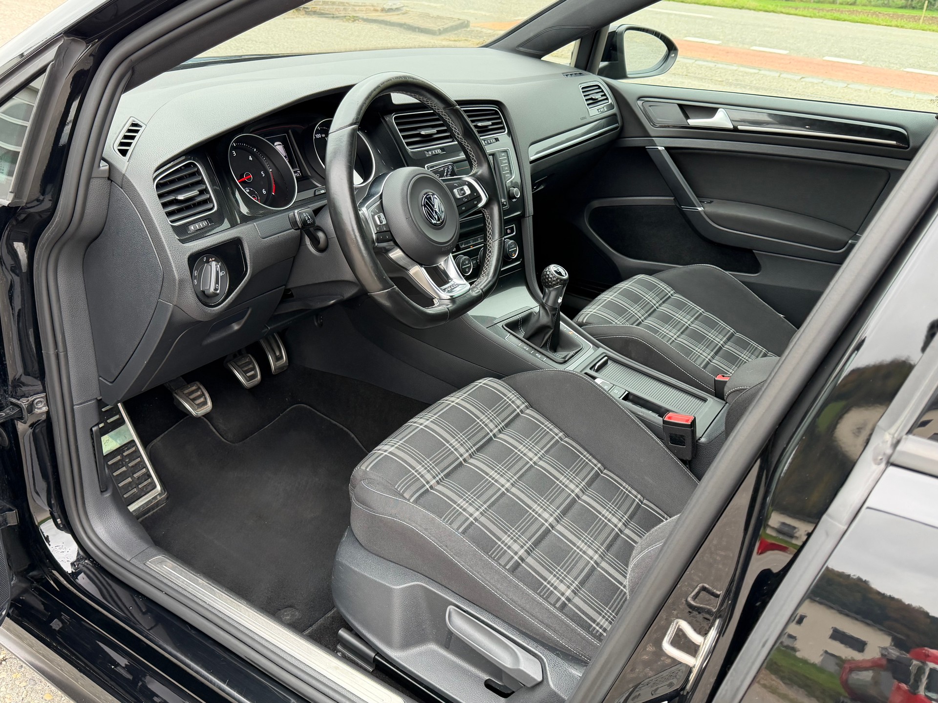 VW Golf VII 2.0 TDI GTD-image-8