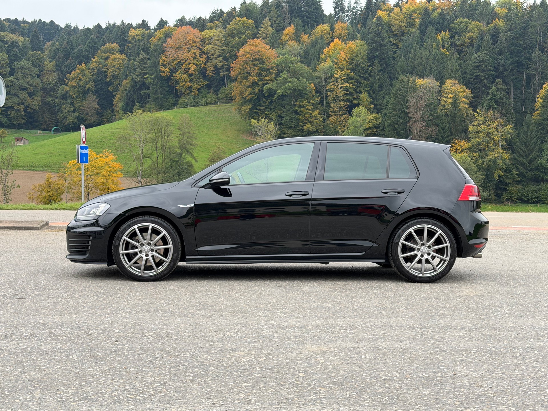 VW Golf VII 2.0 TDI GTD-image-1