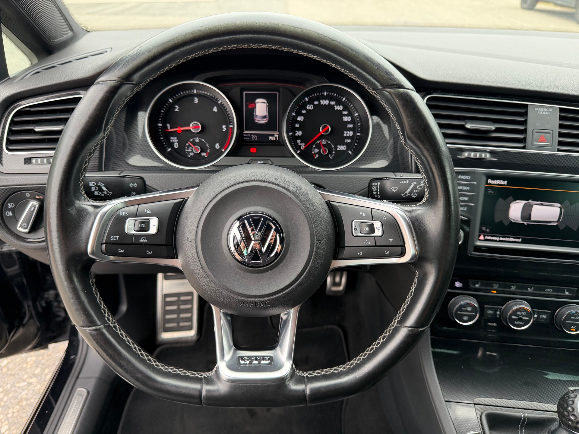 VW Golf VII 2.0 TDI GTD-image-11