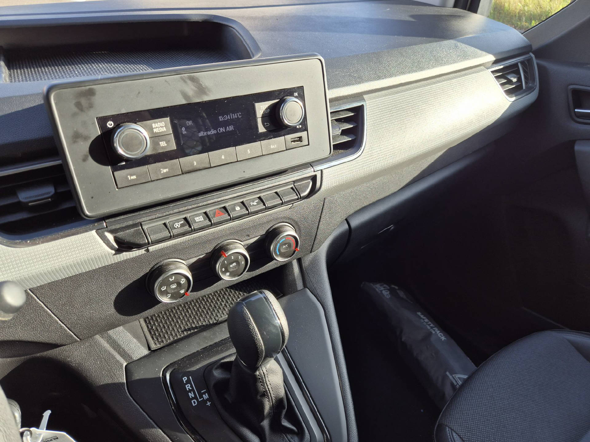 RENAULT Kangoo Van 1.3 TCe 130 Automat-image-10