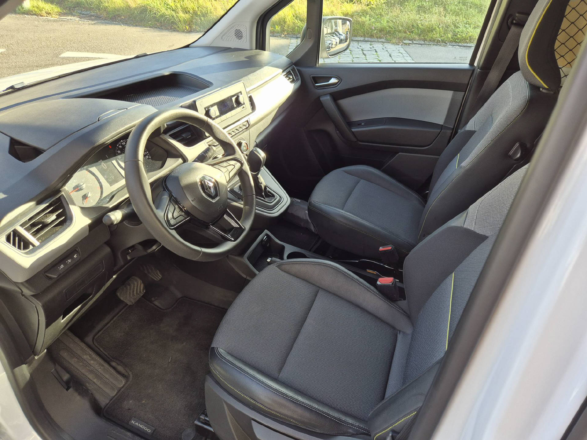 RENAULT Kangoo Van 1.3 TCe 130 Automat-image-9