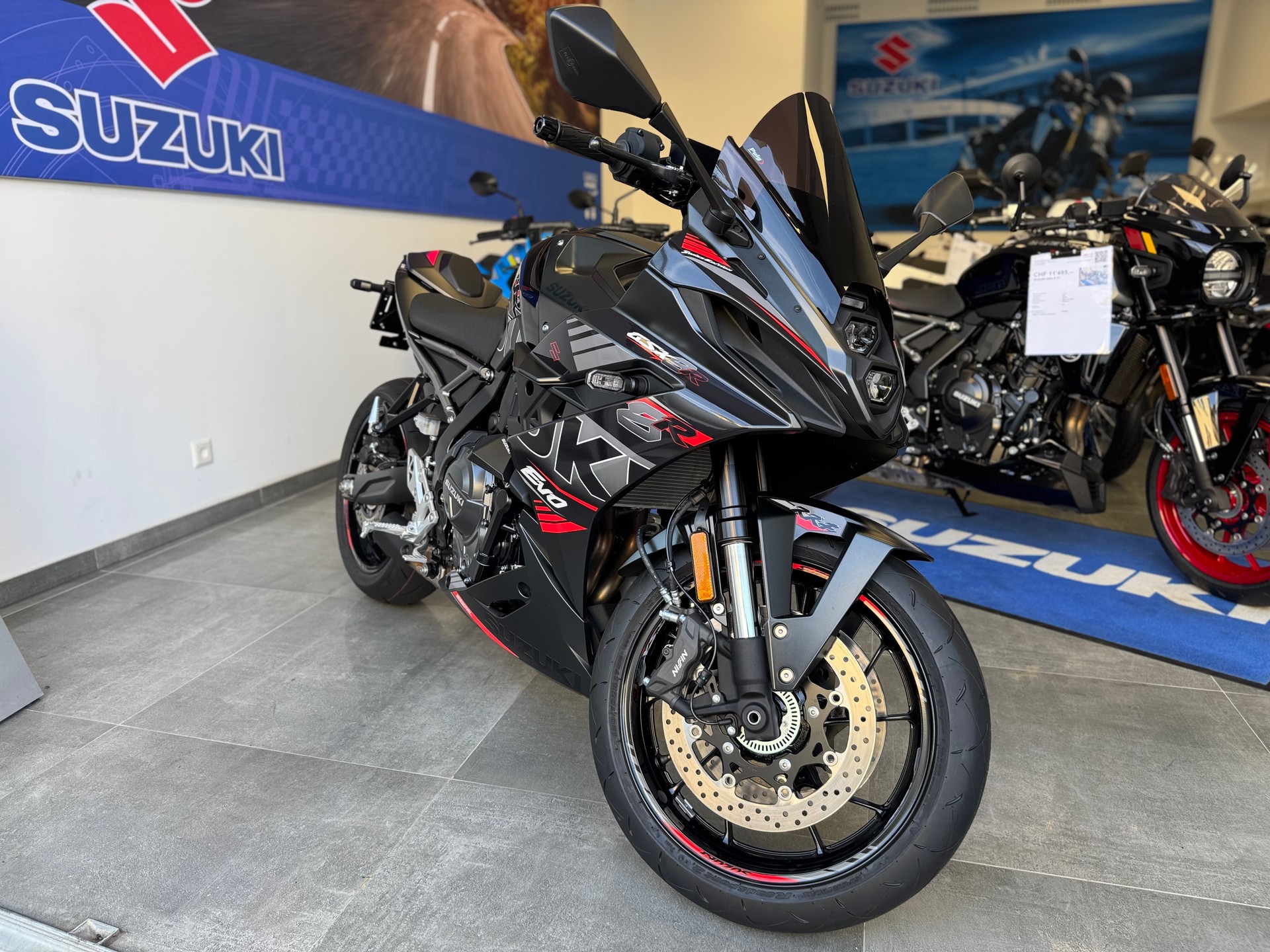 SUZUKI GSX 8 R EVO-showroom-element-1