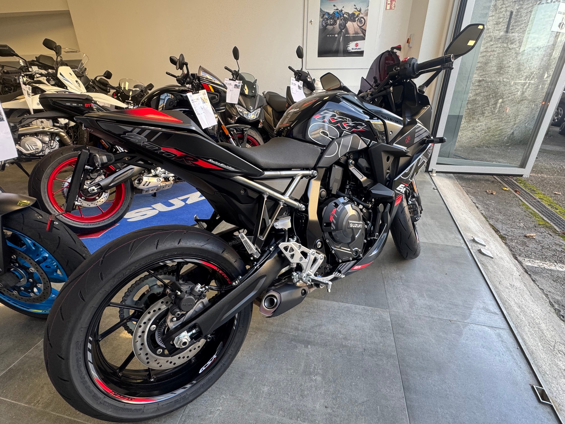 SUZUKI GSX 8 R EVO-showroom-element-2