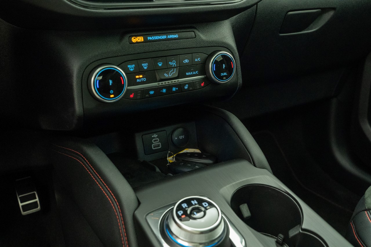 FORD Kuga 2.5 Plug-in Hybrid ST-Line X-image-11