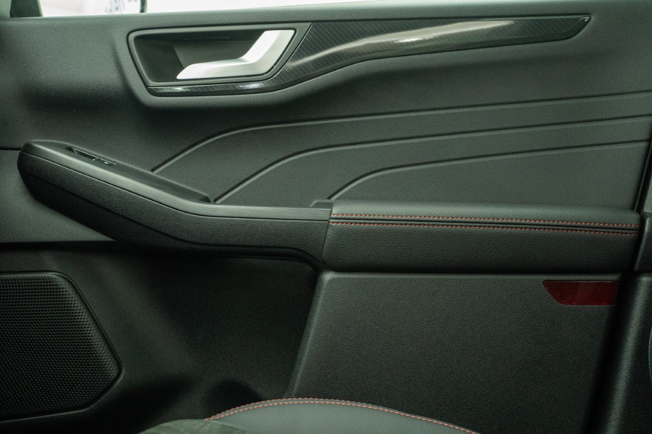 FORD Kuga 2.5 Plug-in Hybrid ST-Line X-image-10