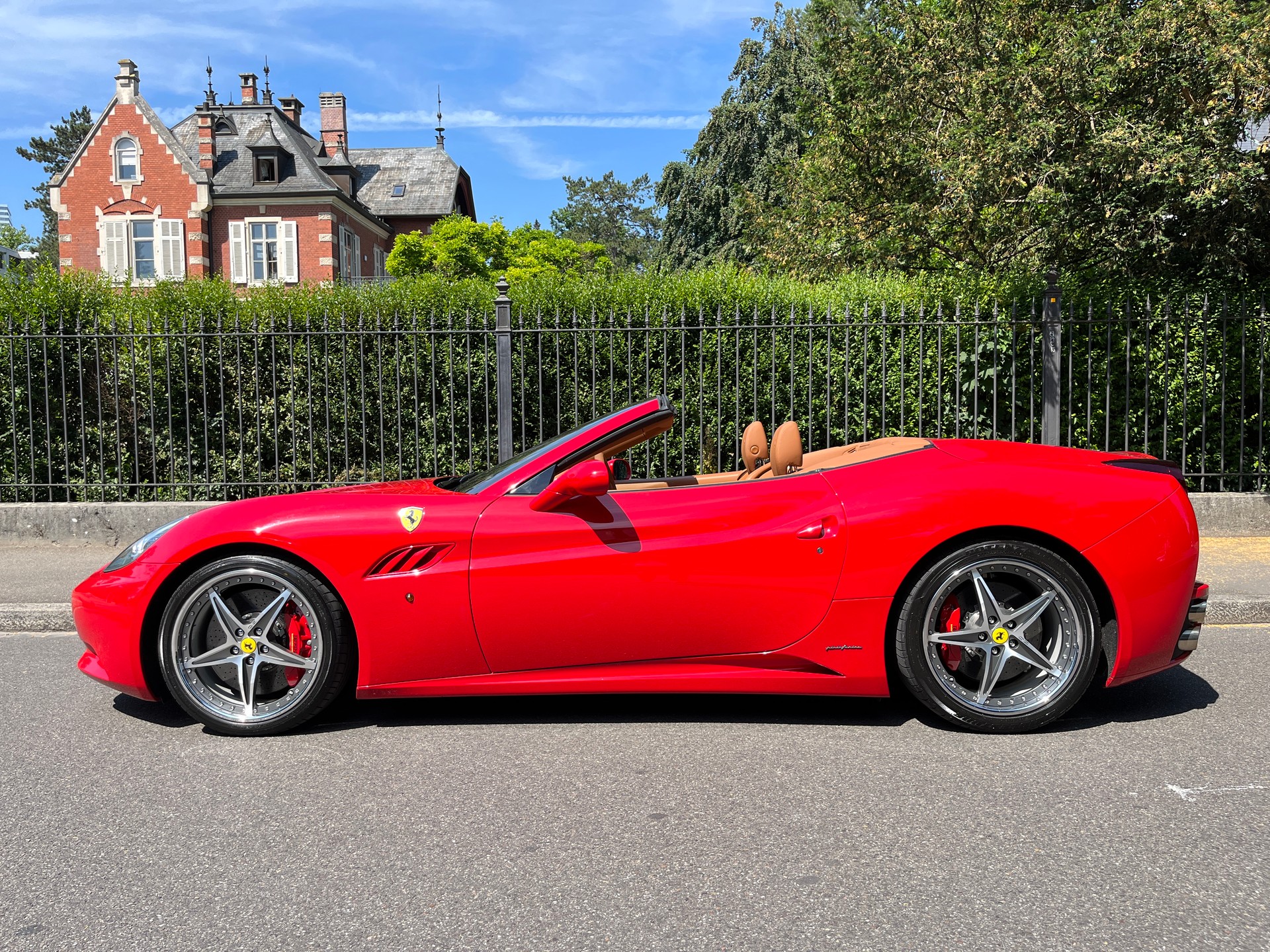 FERRARI California 4.3 V8-showroom-element-2