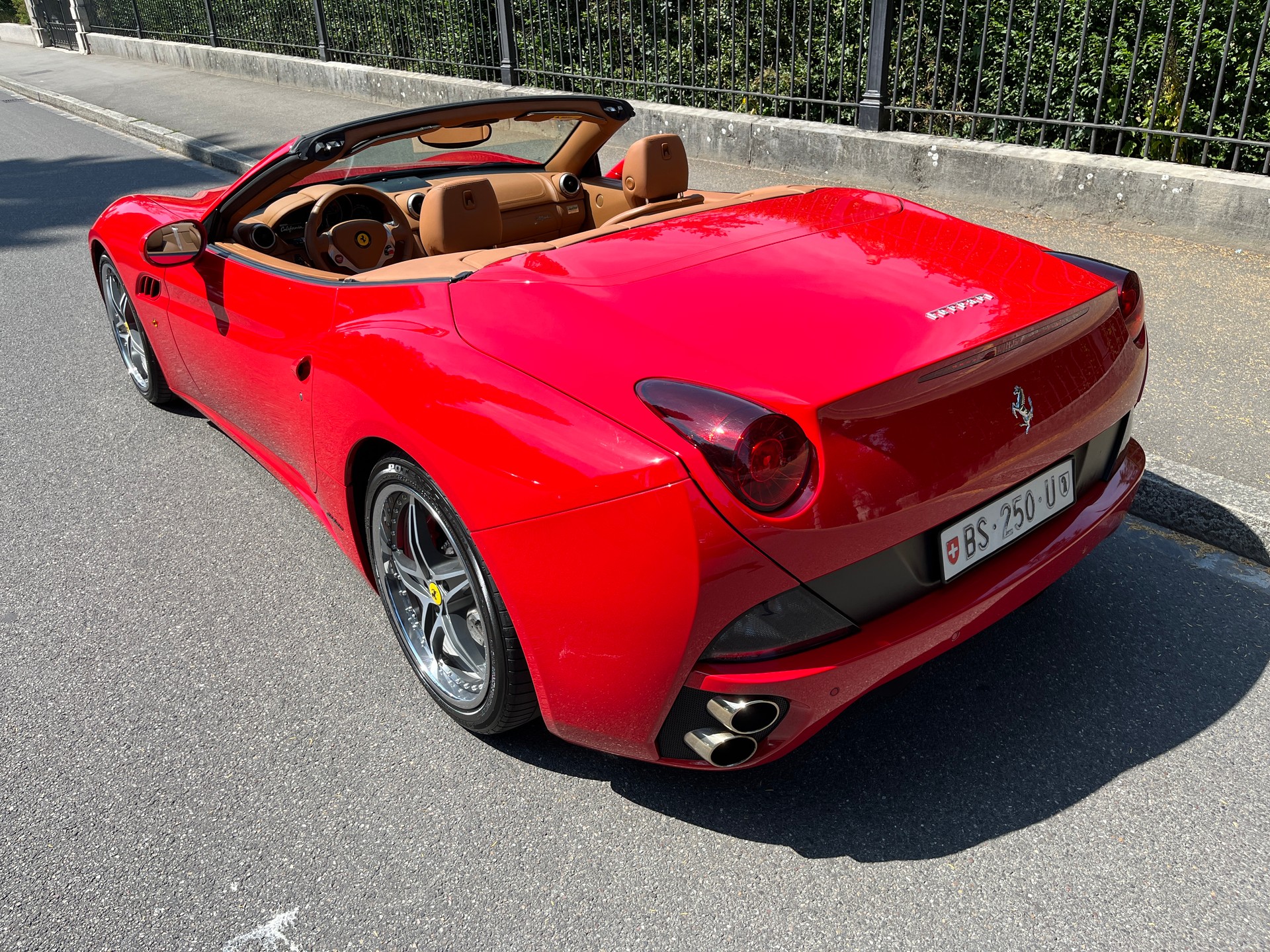 FERRARI California 4.3 V8-showroom-element-1