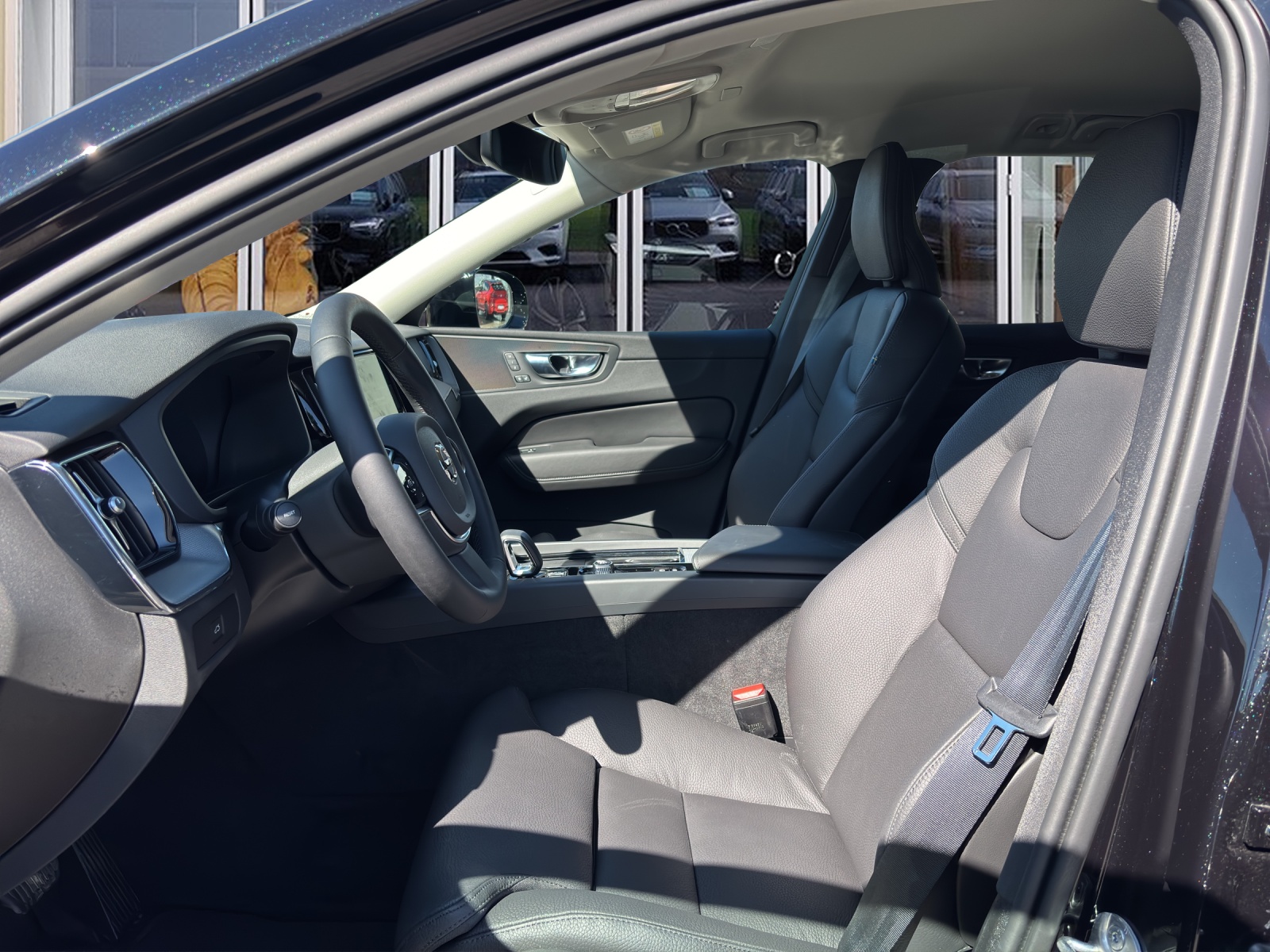 VOLVO XC60 2.0 B4 MH Plus Dark AWD-image-8