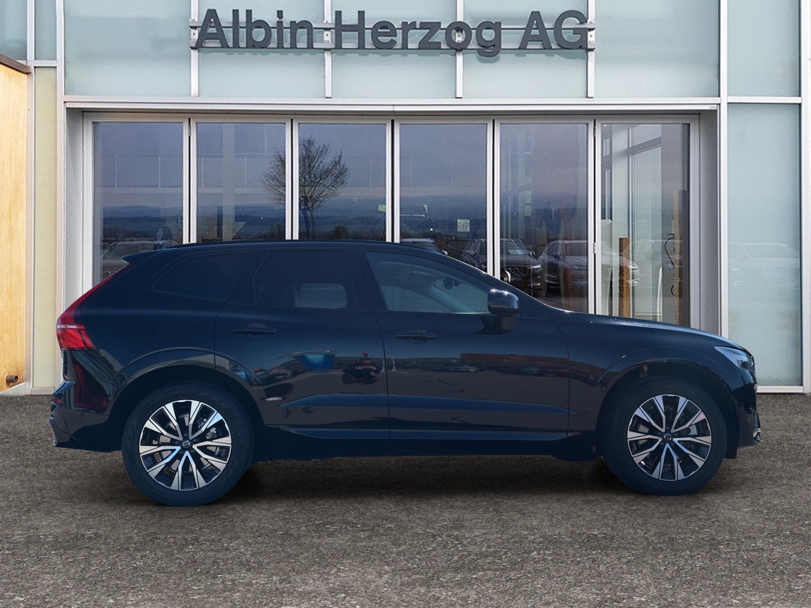 VOLVO XC60 2.0 B4 MH Plus Dark AWD-image-4