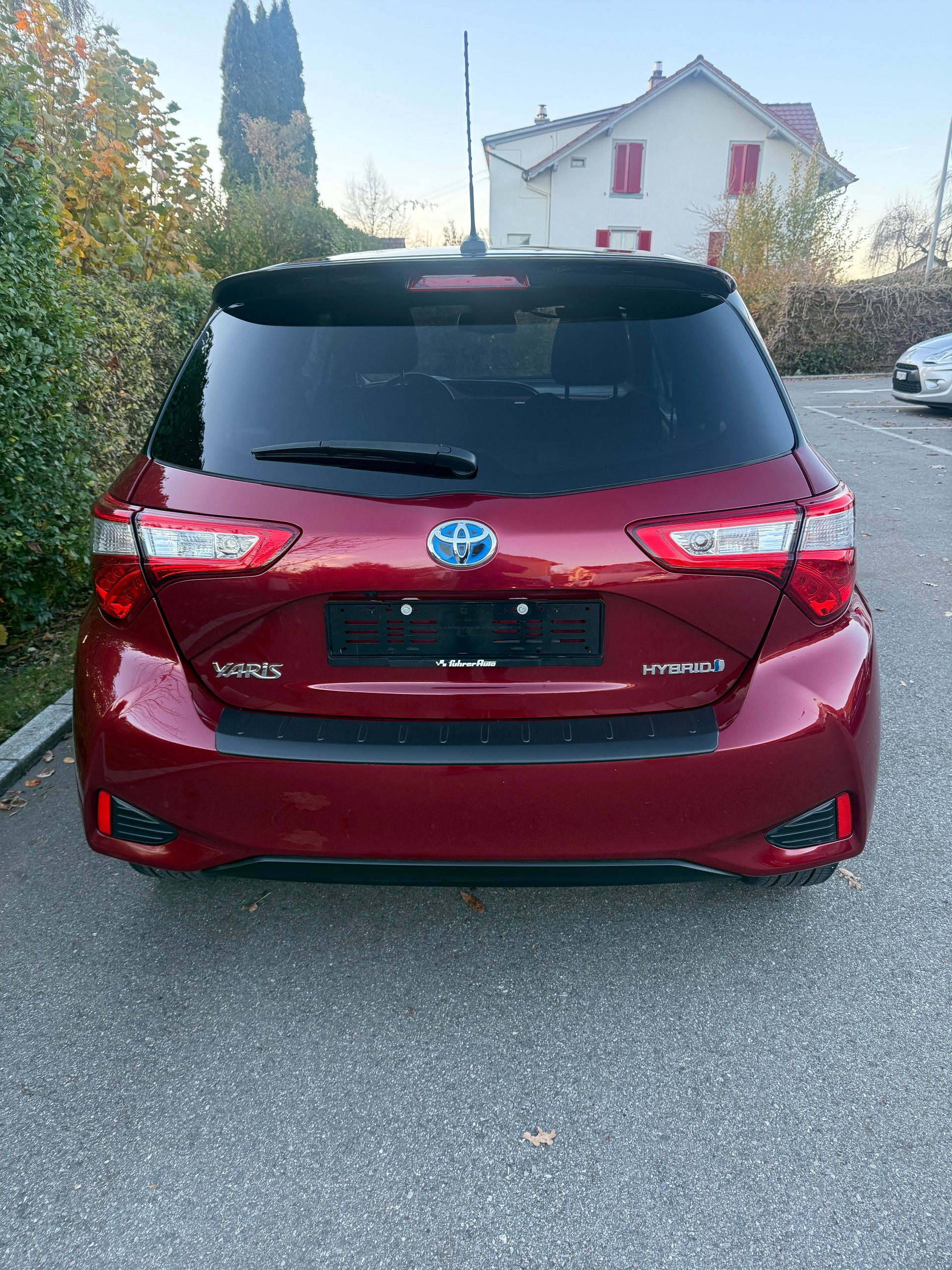 TOYOTA Yaris 1.5 VVT-i Hybrid Trend e-CVT-image-2