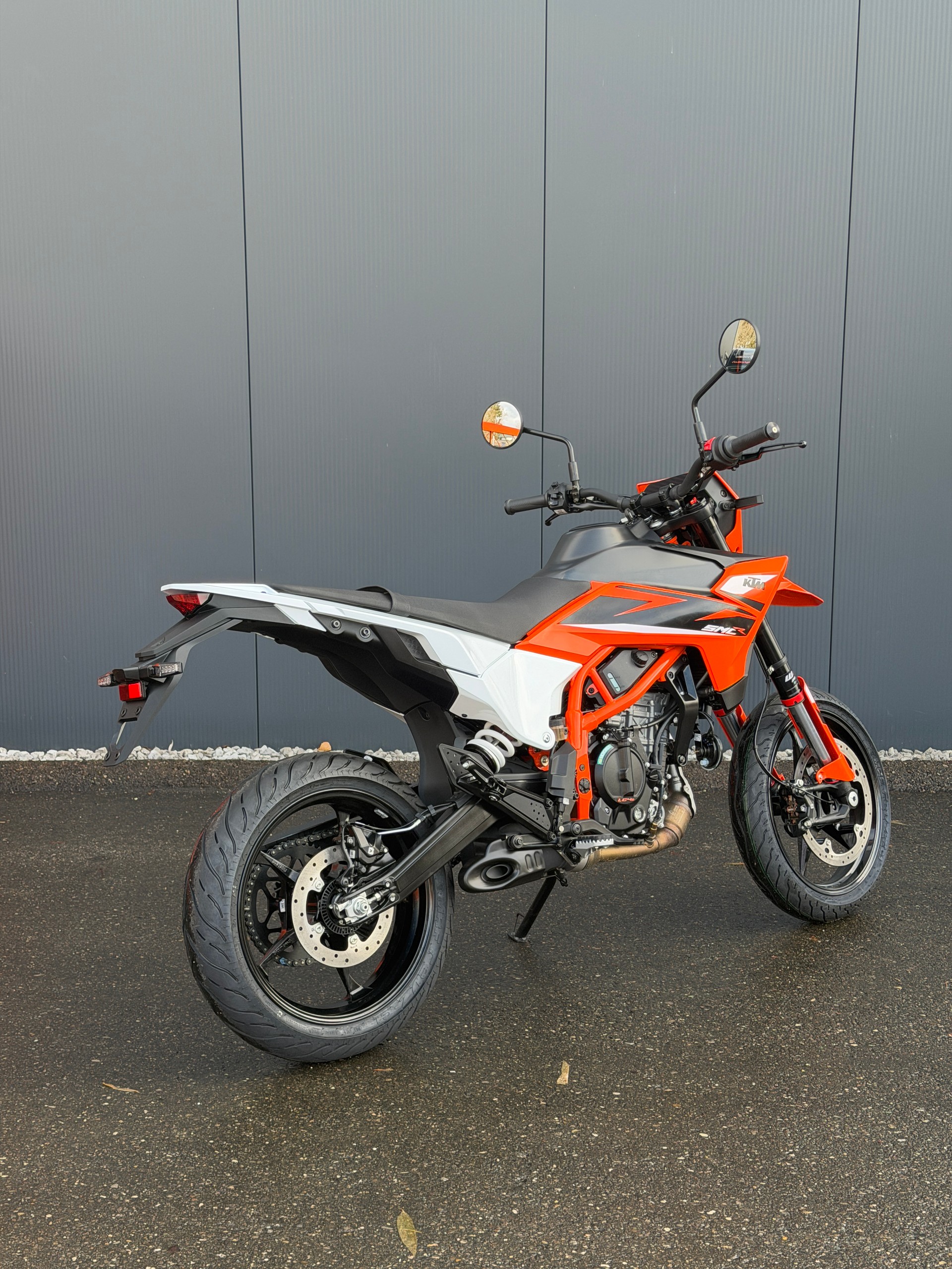 KTM 2025 KTM 125 SMC R-showroom-element-1