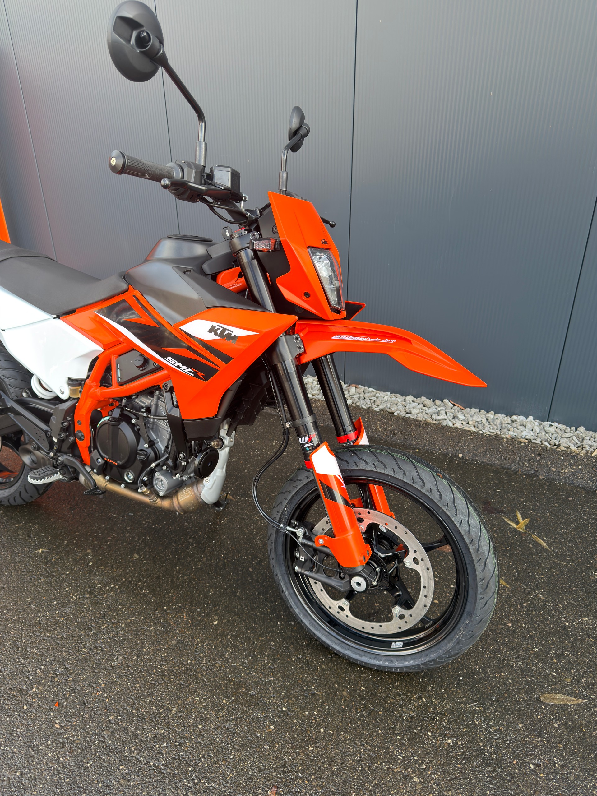 KTM 2025 KTM 125 SMC R-showroom-element-3