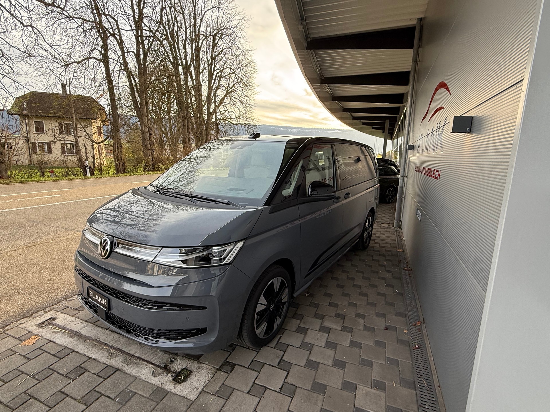 VW Multivan 1.5 eHybrid Life Lang DSG 4X4 / VENDUE VERKAUFT-image-2